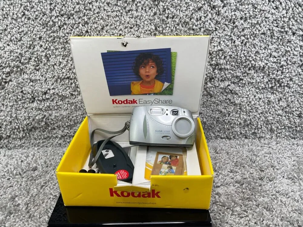 KODAK DX3600 Compact Zoom Digital Camera 2.2 Megapixel Battery Included